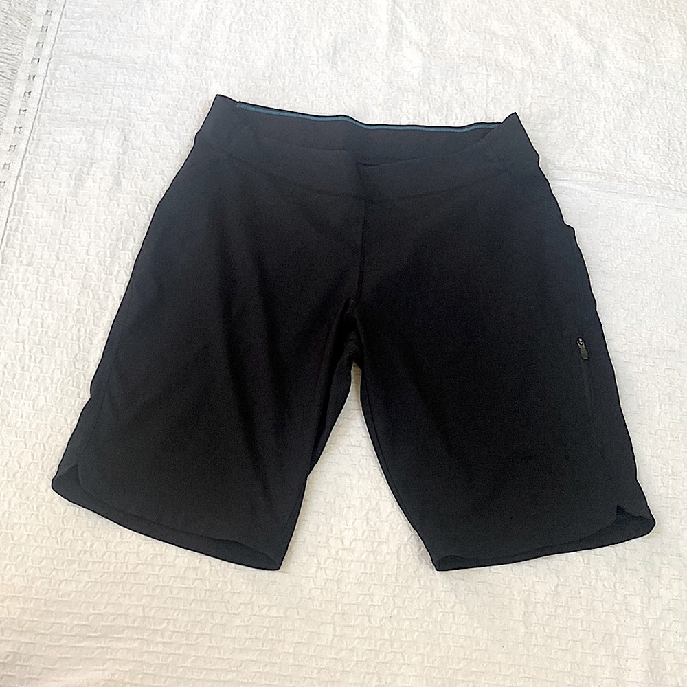 Columbia Stretch long shorts 💛Large💛good condition!